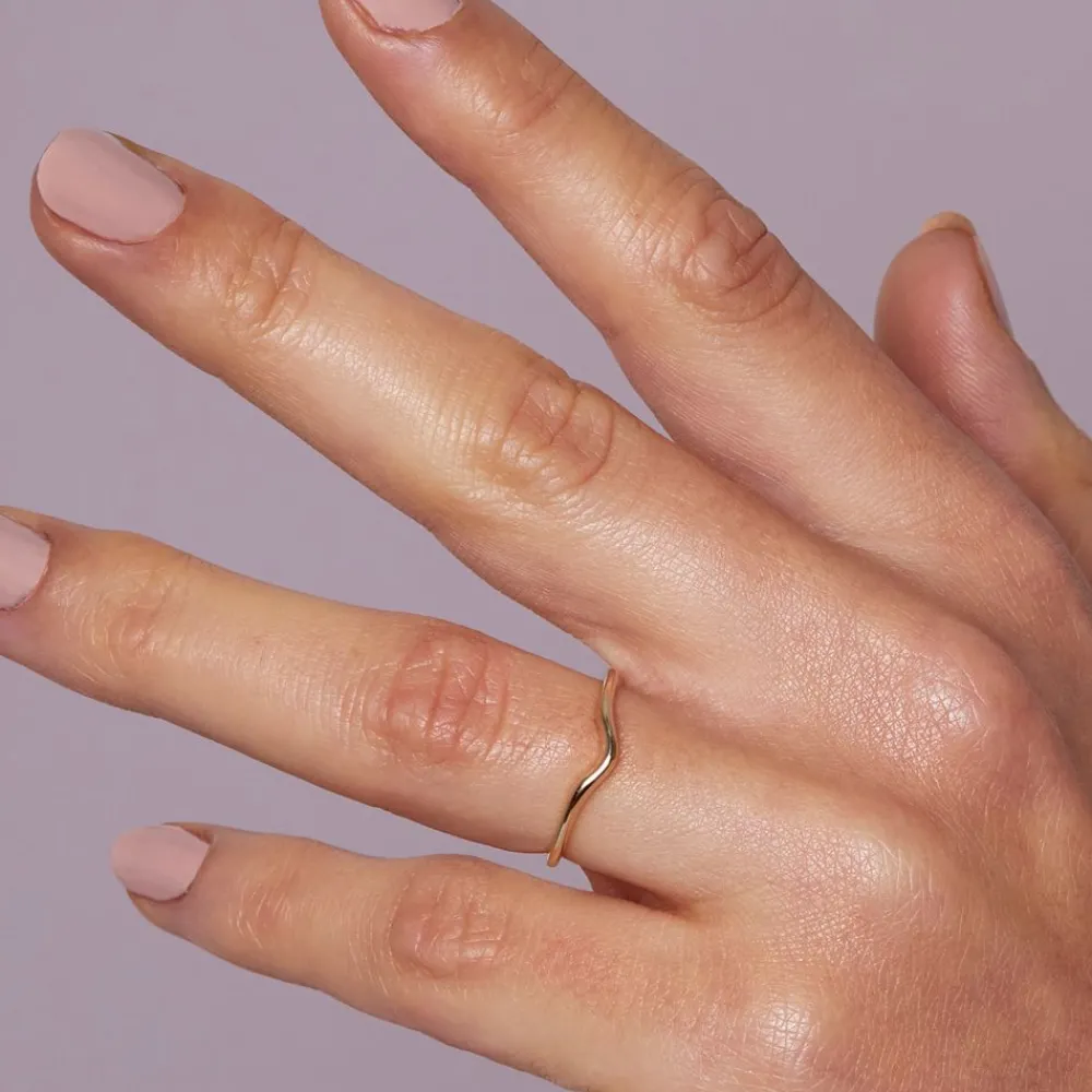 Dinny Hall 18K Gold Ellie Solitaire Curve Wedding Band