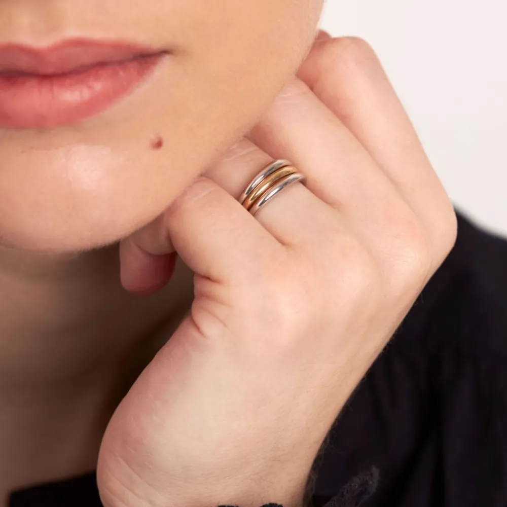 Dinny Hall 18K Gold Round Tapering Wedding Band