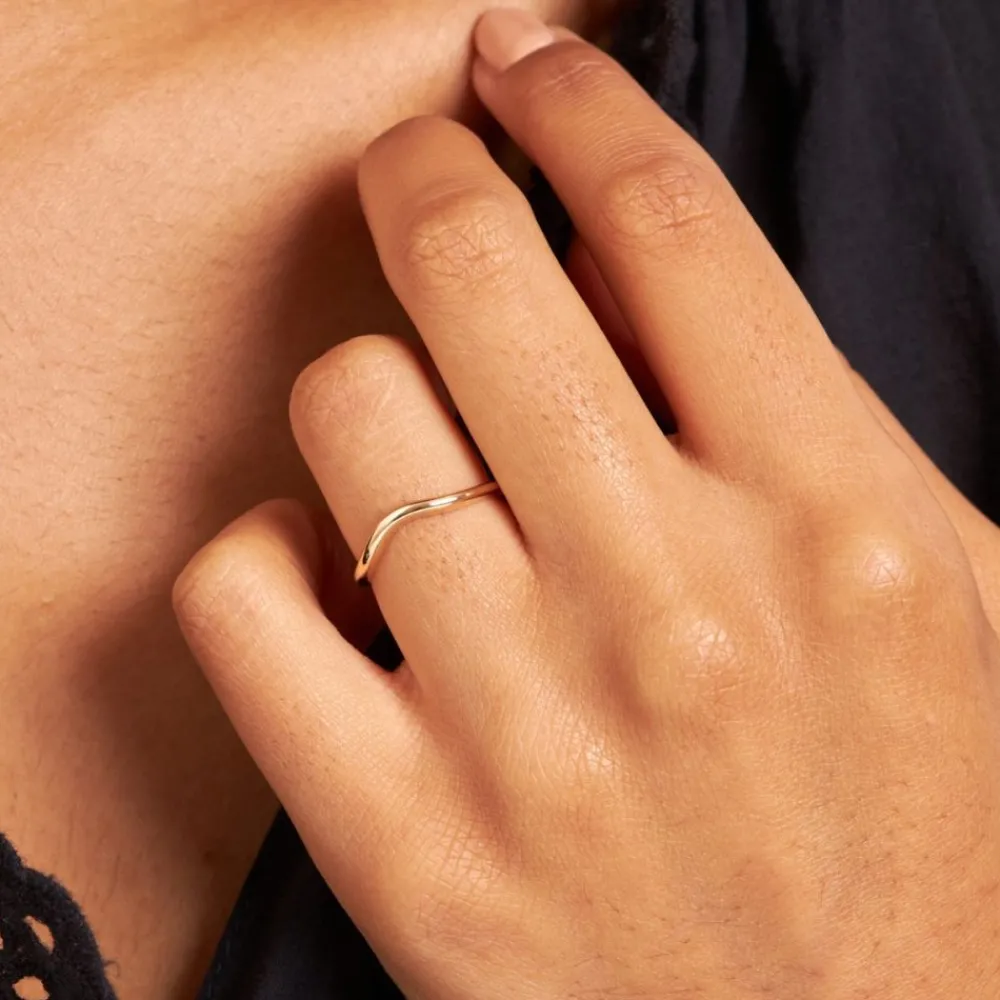 Dinny Hall 18K Gold Tapering Curve Three Wedding Band