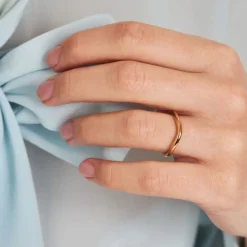 Dinny Hall 18K Gold Tapering Curve Two Wedding Band